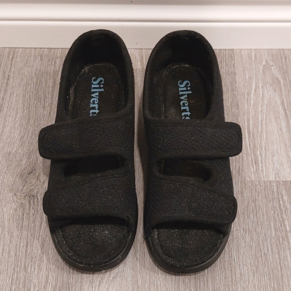 Silverts Women's Easy Closure Sandals for Indoors or Outdoors - Size 8